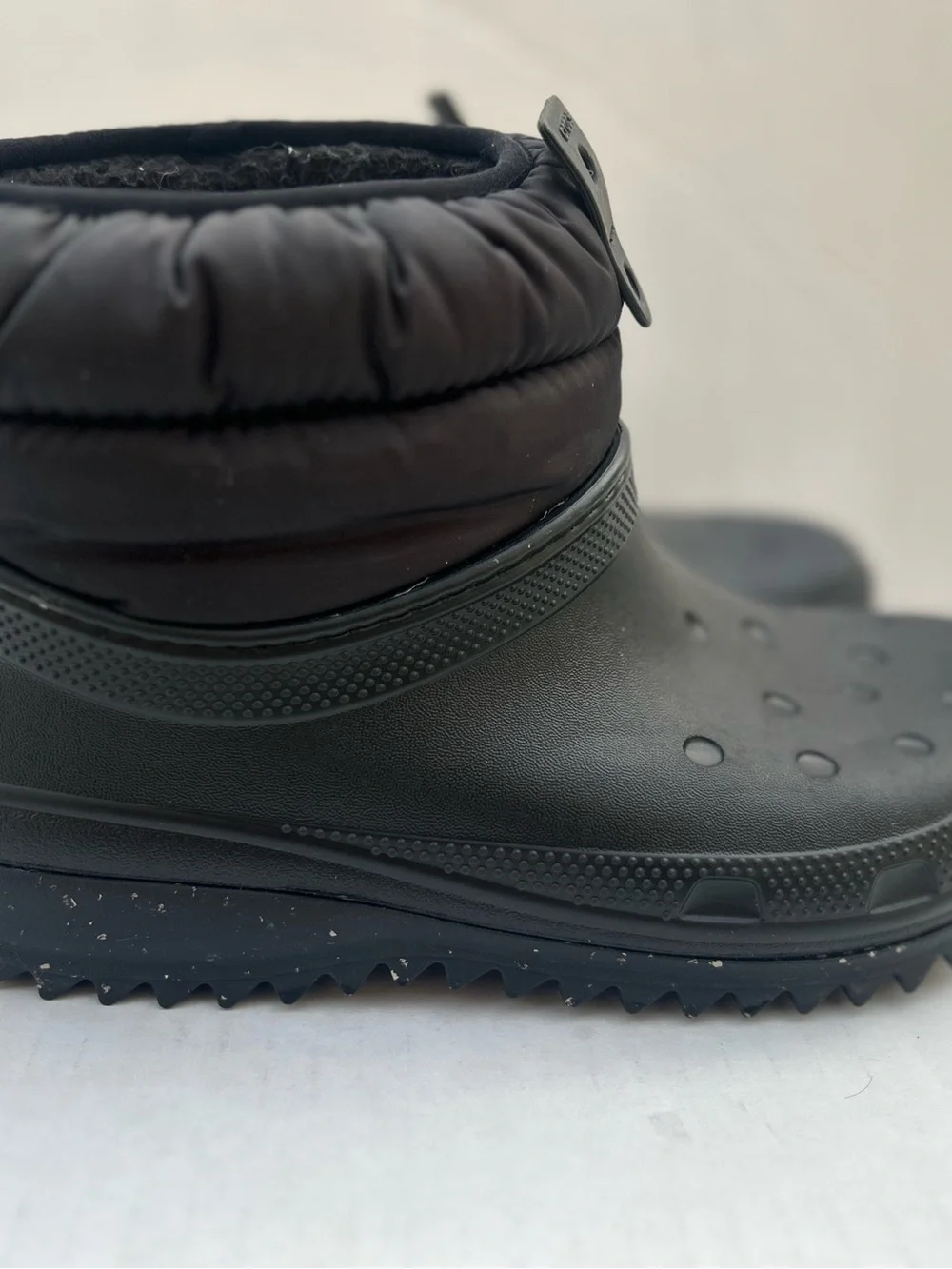 Crocs Classic Neo Puff Shorty Winter Boots Black Lined Ankle Booties Size 7